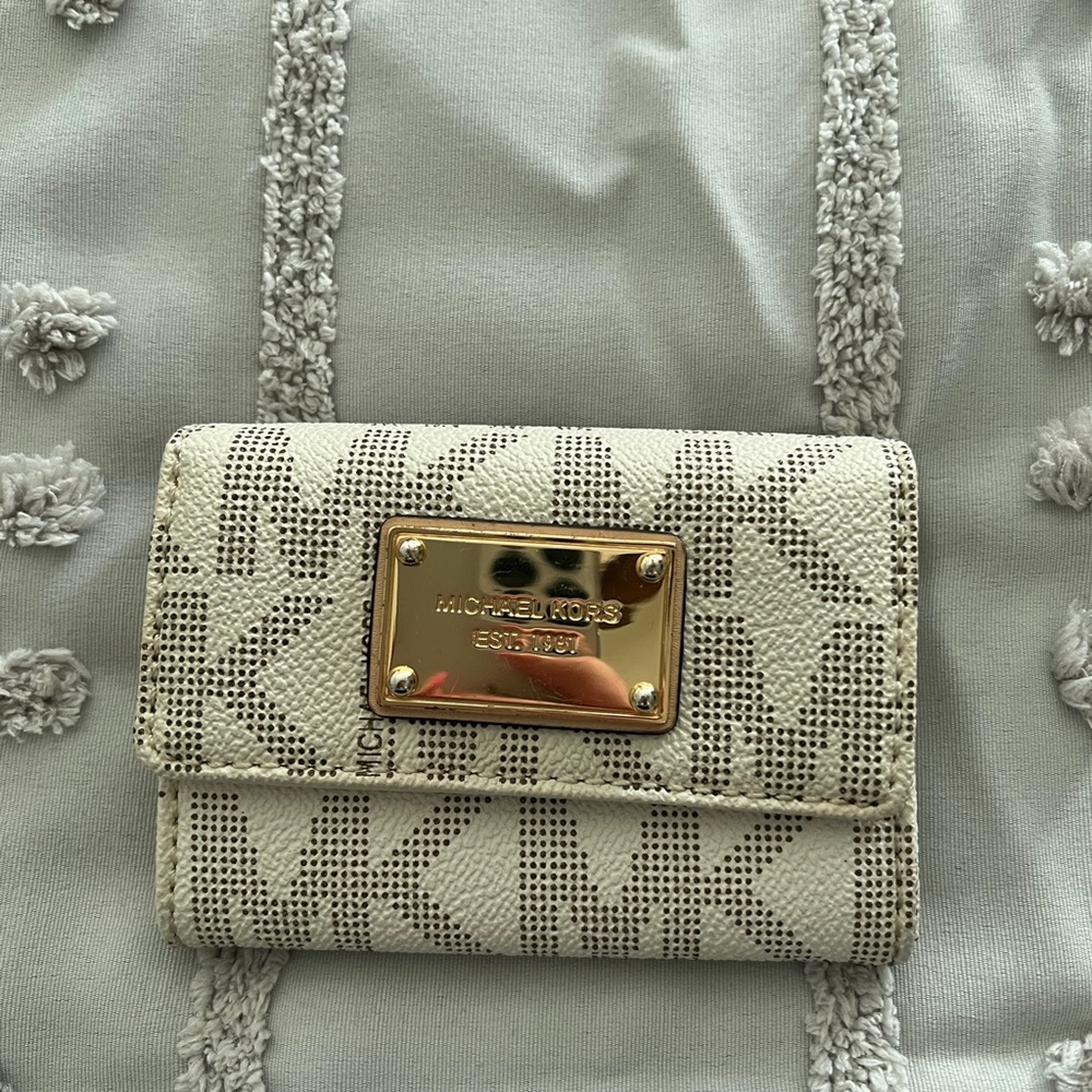 Michael Kors logo coin wallet